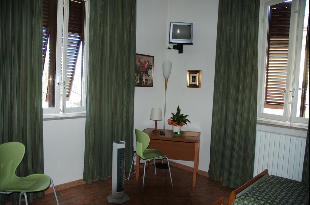 Affittacamere Villa Delia Lucca Habitación foto